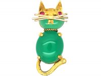 1970s 18ct Gold Cat Brooch set with Green Chalcedony & Ruby Eyes