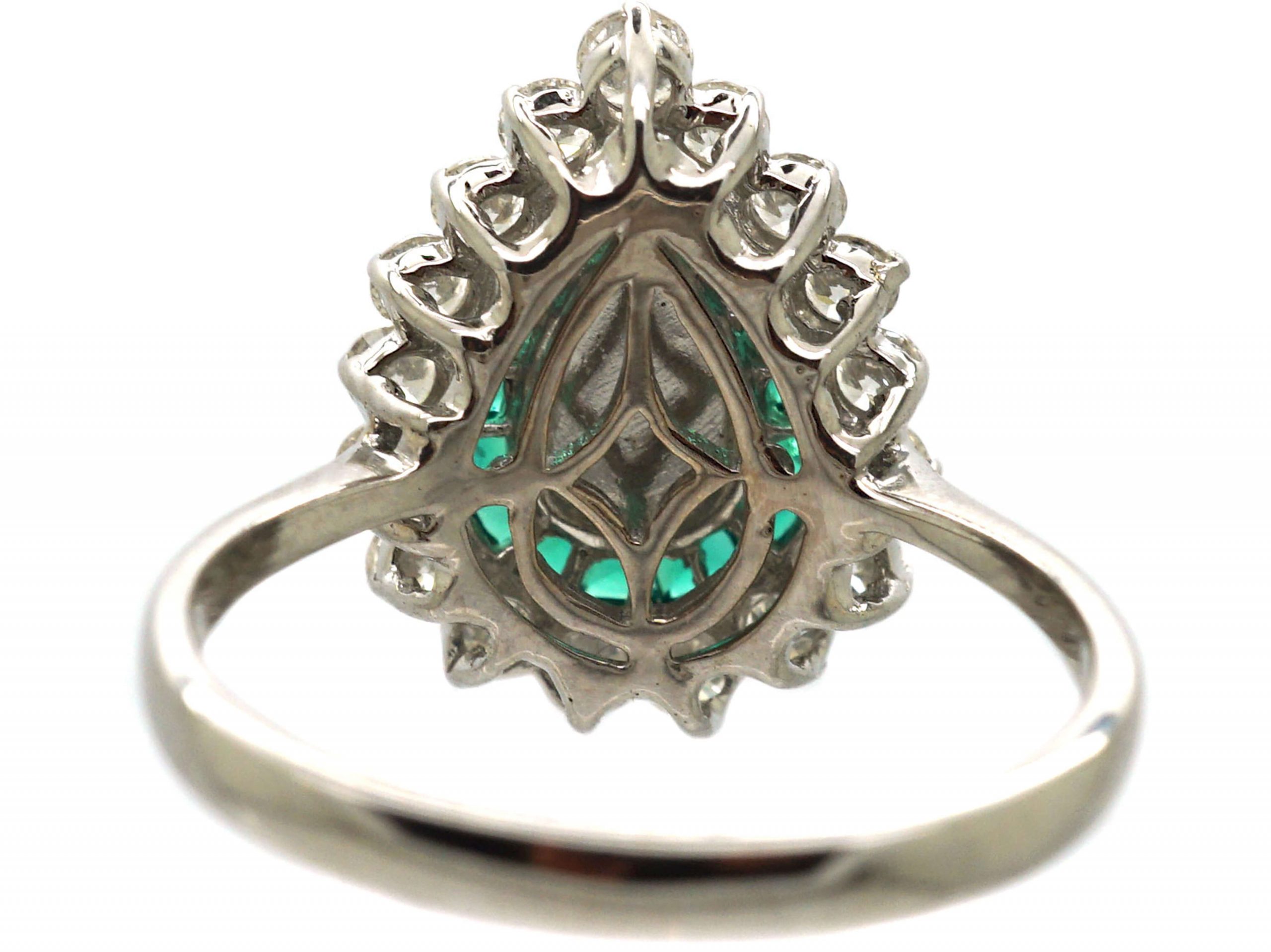 18ct White Gold, Emerald & Diamond Pear Shaped Ring (466t) 