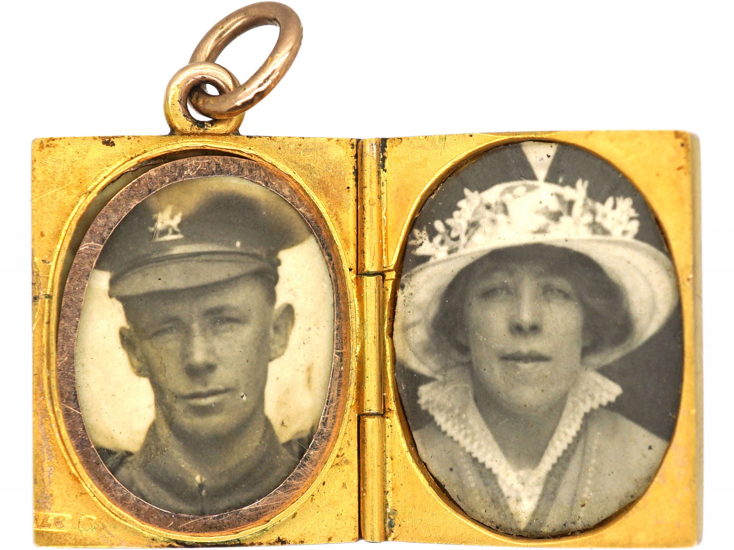 Edwardian 9ct Gold Rectangular Locket with Engraved Detail (424T) | The ...