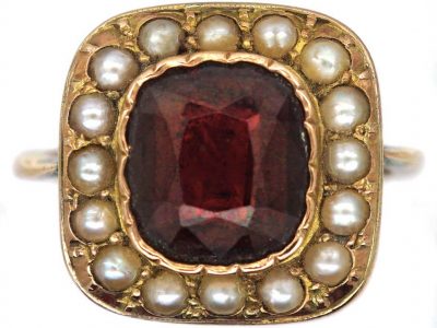 Edwardian 9ct Gold Ring set with a Garnet surrounded with Natural Split Pearls