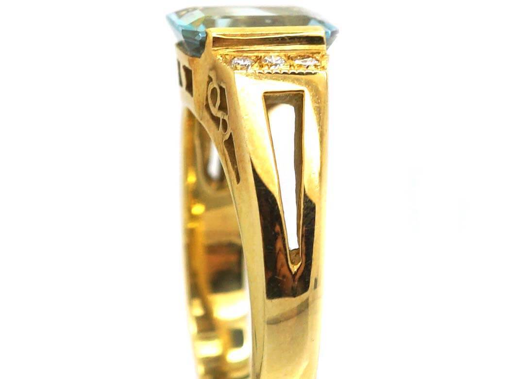 18ct Gold Ring set with a Rectangular Cut Aquamarine with Diamonds on ...