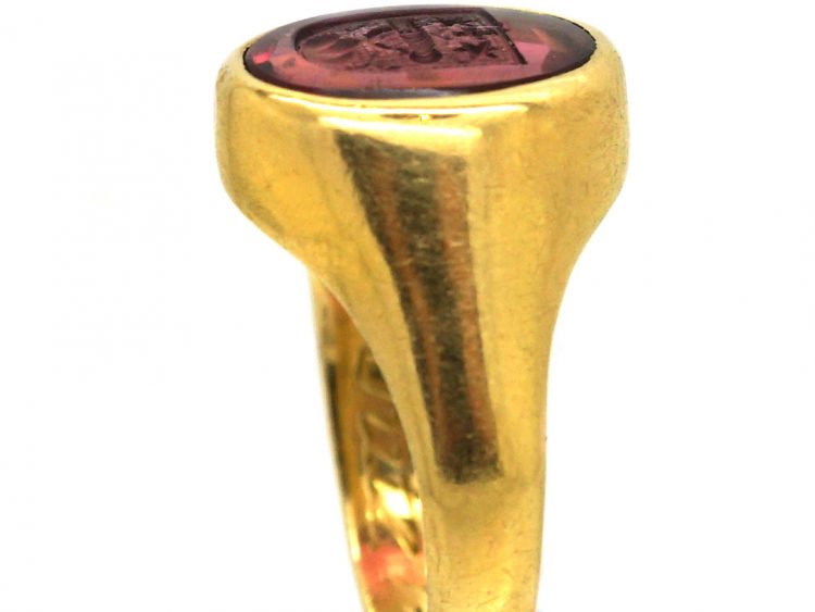 Early 20th Century 18ct Gold Signet Ring set with a Pink Tourmaline with Intaglio of a Crest