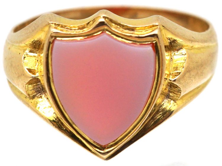 Edwardian 9ct Gold Signet Ring with a Shield set with a Carnelian