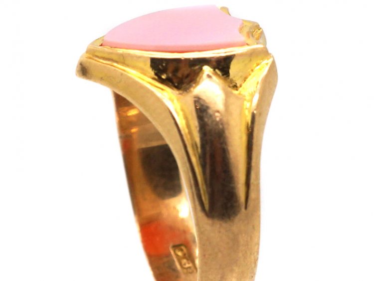 Edwardian 9ct Gold Signet Ring with a Shield set with a Carnelian