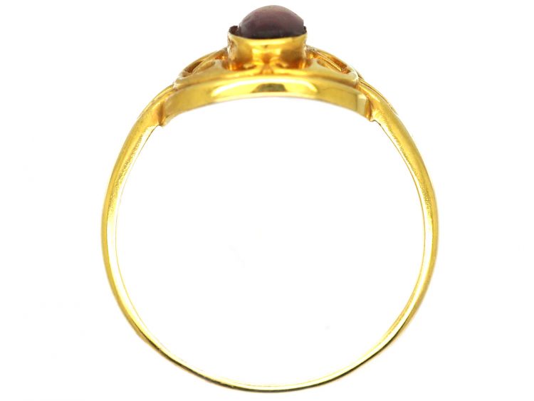 Art Nouveau 18ct Gold Ring set with a Garnet