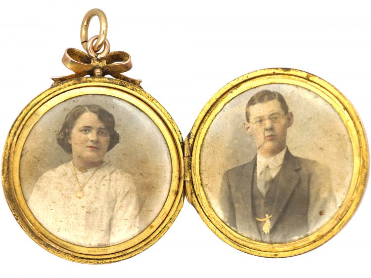 Edwardian 9ct Gold Back & Front Round Locket Engraved with Swallows & Roses