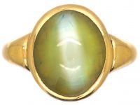 Victorian 18ct Gold Ring set with a Large Cat's Eye Chrysoberyl