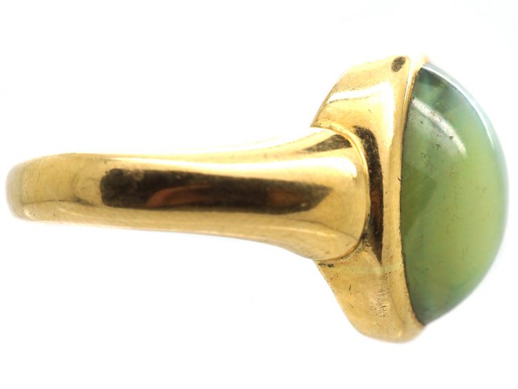 Victorian 18ct Gold Ring set with a Large Cat's Eye Chrysoberyl