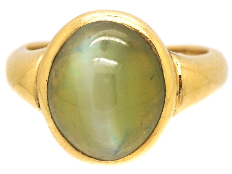 Victorian 18ct Gold Ring set with a Large Cat's Eye Chrysoberyl