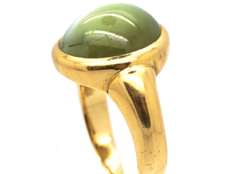 Victorian 18ct Gold Ring set with a Large Cat's Eye Chrysoberyl