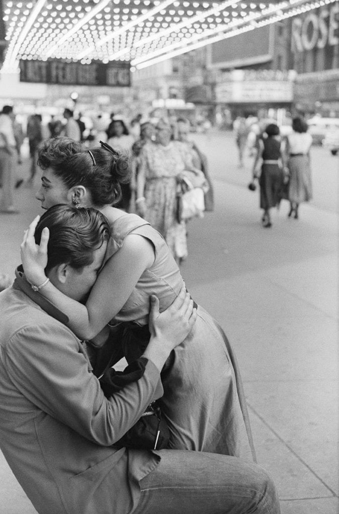 Ruth Orkin, Street Embrace, New York City, 1948