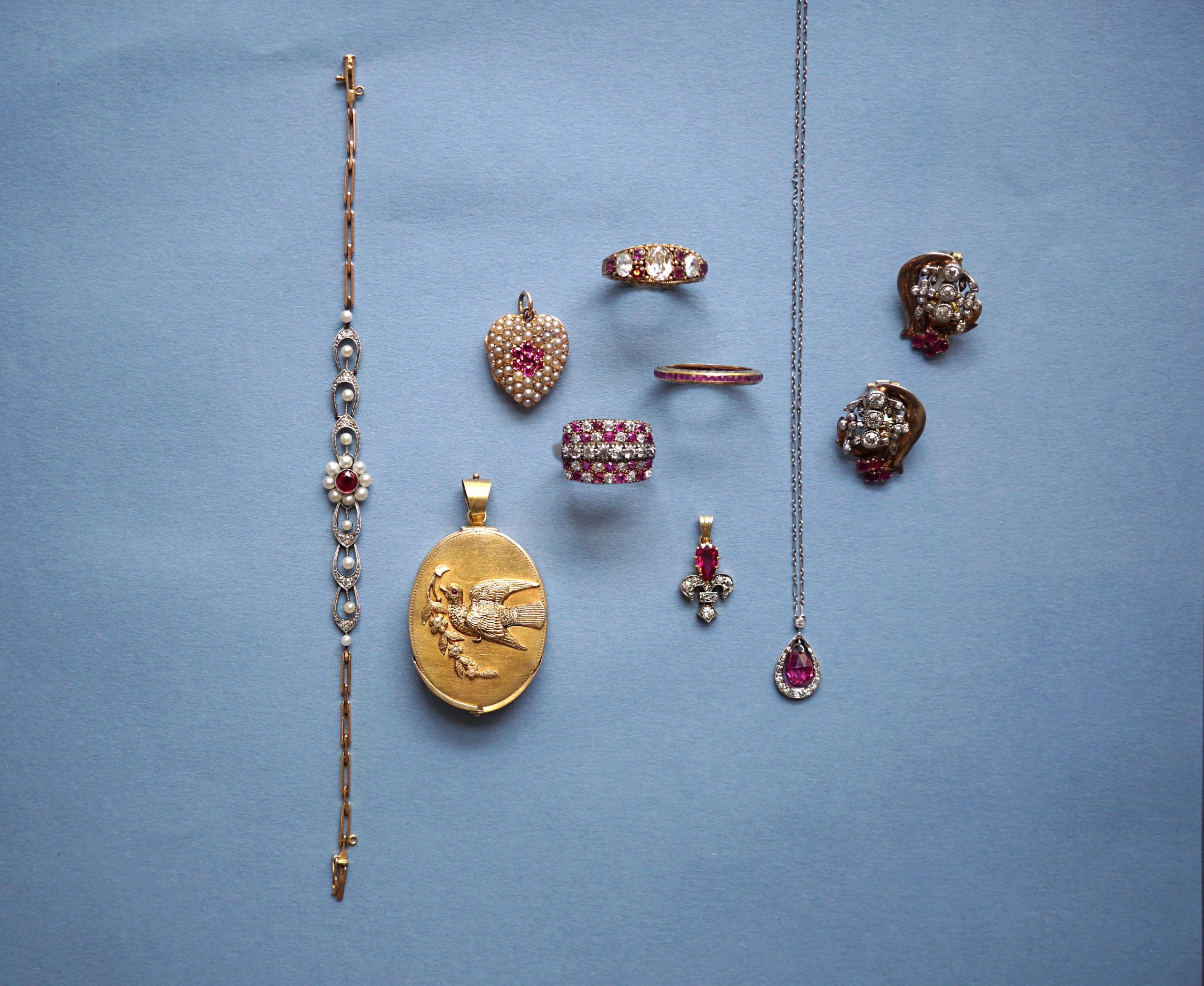 Collecting antique and vintage jewellery