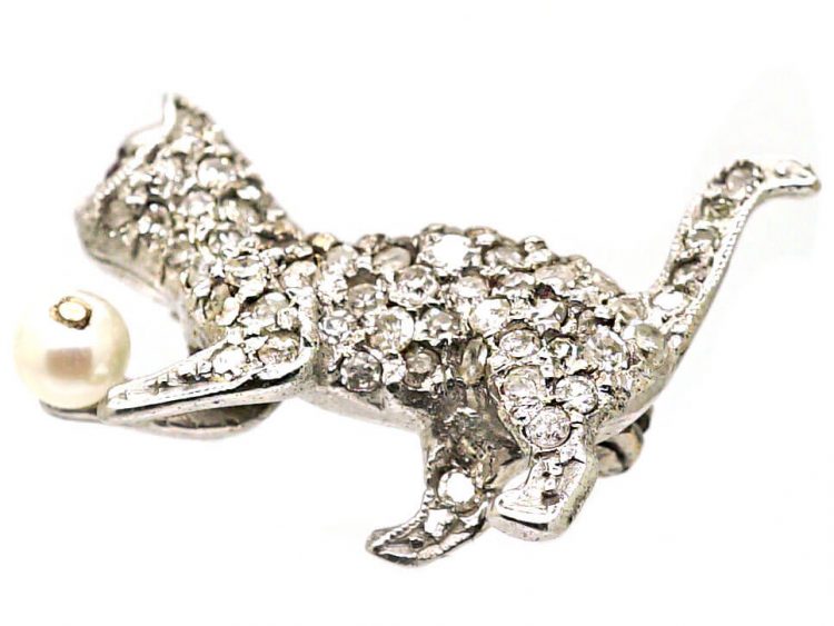 Edwardian 18ct White Gold Kitten Brooch set with Diamonds & a Natural Pearl with a Ruby Eye