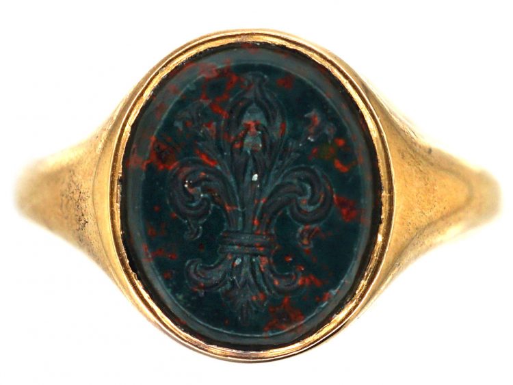 Victorian 15ct Gold Ring set with a Bloodstone with Fleur de Lis Intaglio