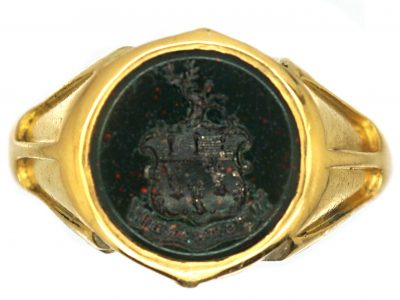 Early Victorian 18ct Gold Signet Ring with Bloodstone Intaglio of a Crest