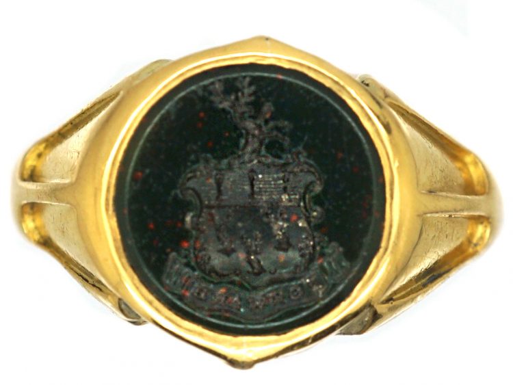 Early Victorian 18ct Gold Signet Ring with Bloodstone Intaglio of a Crest