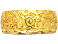 Early 20th Century 18ct Gold Wedding Ring with Ivy Leaf Motifs Early 20th Century 18ct Gold Wedding Ring with Ivy Leaf Motifs