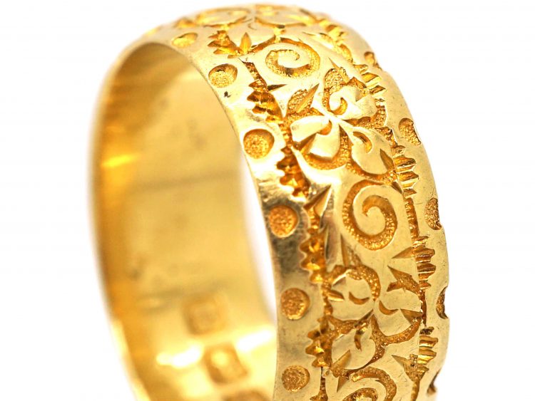 Early 20th Century 18ct Gold Wedding Ring with Ivy Leaf Motifs