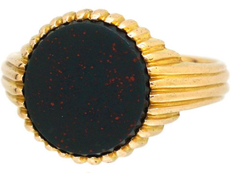 Victorian 18ct Gold Signet Ridged Design Ring set with a Bloodstone