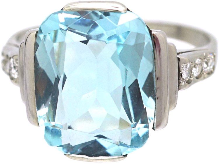 Art Deco 18ct White Gold Ring set with an Aquamarine with Diamond set Shoulders