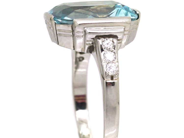 Art Deco 18ct White Gold Ring set with an Aquamarine with Diamond set Shoulders