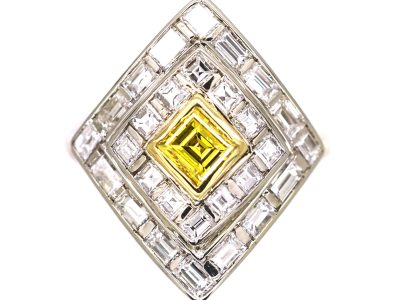 18ct Gold Diamond Shpaed Ring set with Diamonds & a Canary Yellow Diamond