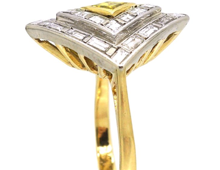 18ct Gold Diamond Shpaed Ring set with Diamonds & a Canary Yellow Diamond