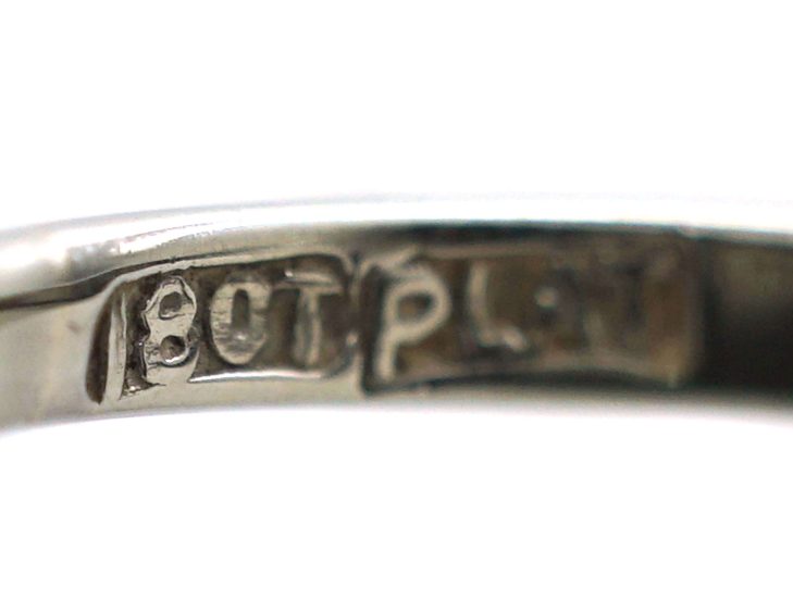 Art Deco 18ct White Gold & Platinum Large Rectangular Onyx Ring set with a Diamond